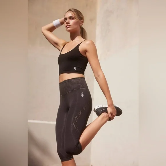 FREE PEOPLE | ✨NEW✨ High-Rise Good Karma Crop Leggings in Washed Black - Picture 2 of 5